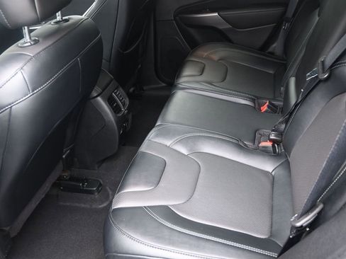 Used 2022 Jeep Cherokee Limited image 12