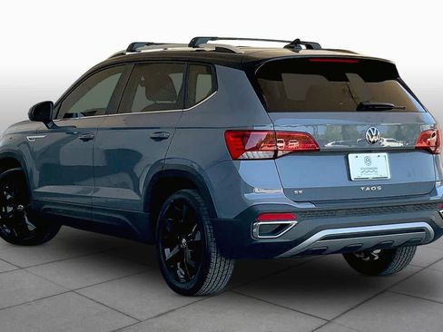 Used 2024 Volkswagen Taos SE w/ Panoramic Sunroof Package FWD image 11