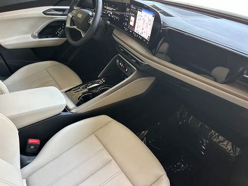 Used 2025 Audi Q5 Premium w/ Convenience Package AWD/4WD image 16