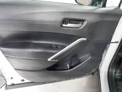 Used 2025 Toyota Corolla Cross XLE w/ Convenience Package FWD image 22