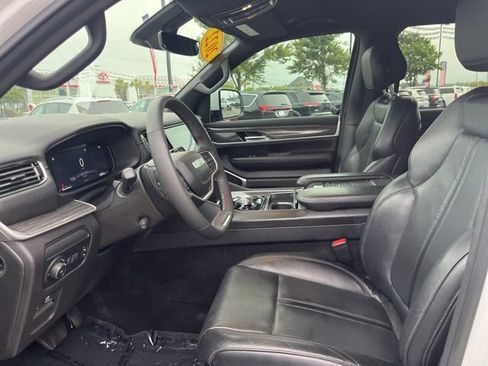 Used 2022 Jeep Wagoneer Series II RWD image 7