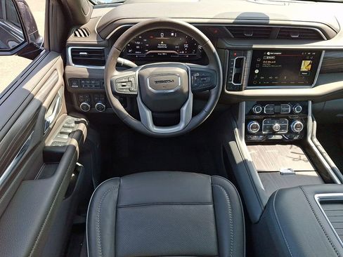 Certified 2022 GMC Yukon Denali w/ Denali Premium Package AWD/4WD image 12