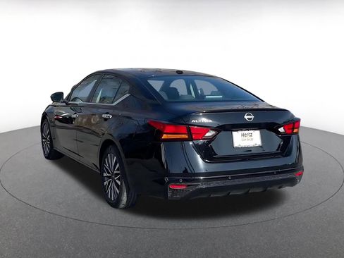 Used 2025 Nissan Altima 2.5 SV image 11