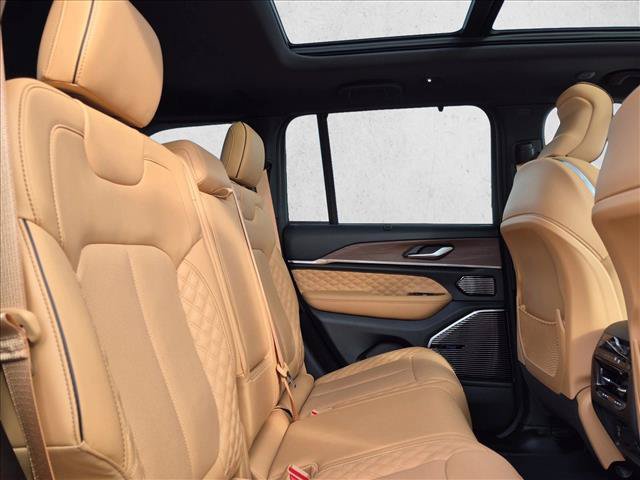 Used 2024 Jeep Grand Cherokee Summit w/ Adv Protech Group IV AWD/4WD image 22