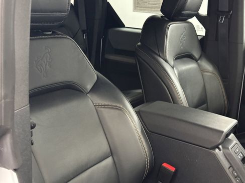 Used 2022 Ford Bronco Badlands image 11