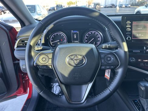 Certified 2022 Toyota Camry SE image 18