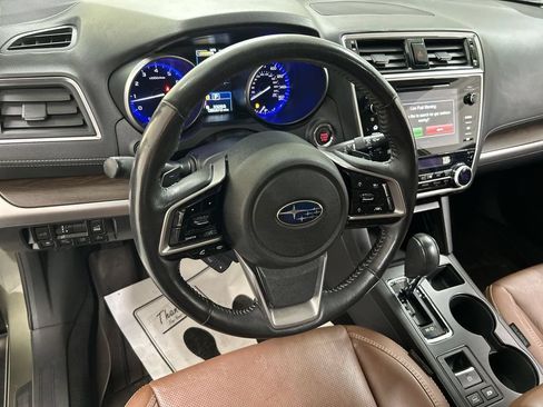 Used 2018 Subaru Outback 3.6R Touring AWD/4WD image 4