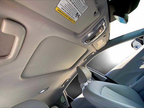 Used 2024 Hyundai Kona Limited FWD image 13
