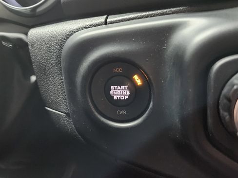 Used 2021 Jeep Wrangler Unlimited Sahara w/ Cold Weather Group image 9