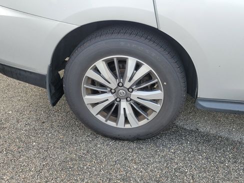 Used 2017 Nissan Pathfinder SL w/ Trailer Tow Package FWD image 14