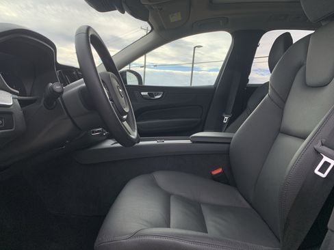 Used 2025 Volvo XC60 B5 Plus image 16