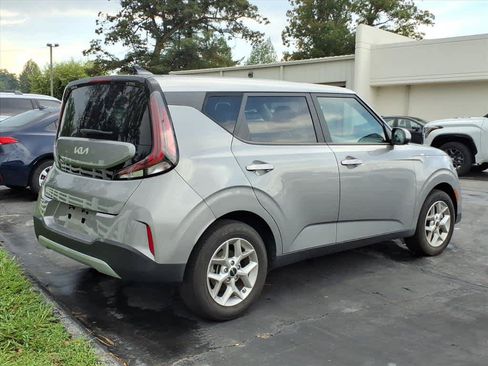 Used 2024 Kia Soul LX w/ Option Group 015 FWD image 3