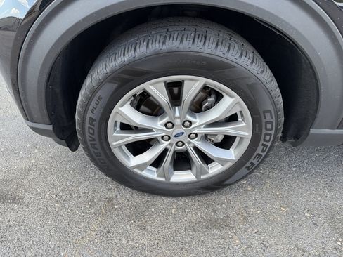 Used 2023 Ford Explorer XLT w/ Equipment Group 202A AWD/4WD image 34