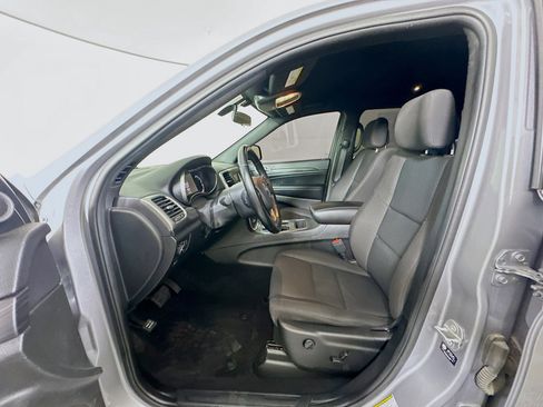 Used 2021 Jeep Grand Cherokee Laredo image 13