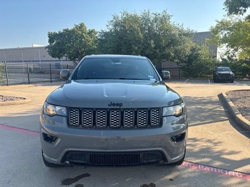 Used 2020 Jeep Grand Cherokee Altitude AWD/4WD image 2
