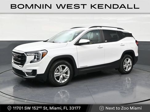 Used 2023 GMC Terrain SLE FWD image 1