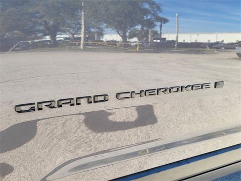 Certified 2025 Jeep Grand Cherokee L Altitude image 12