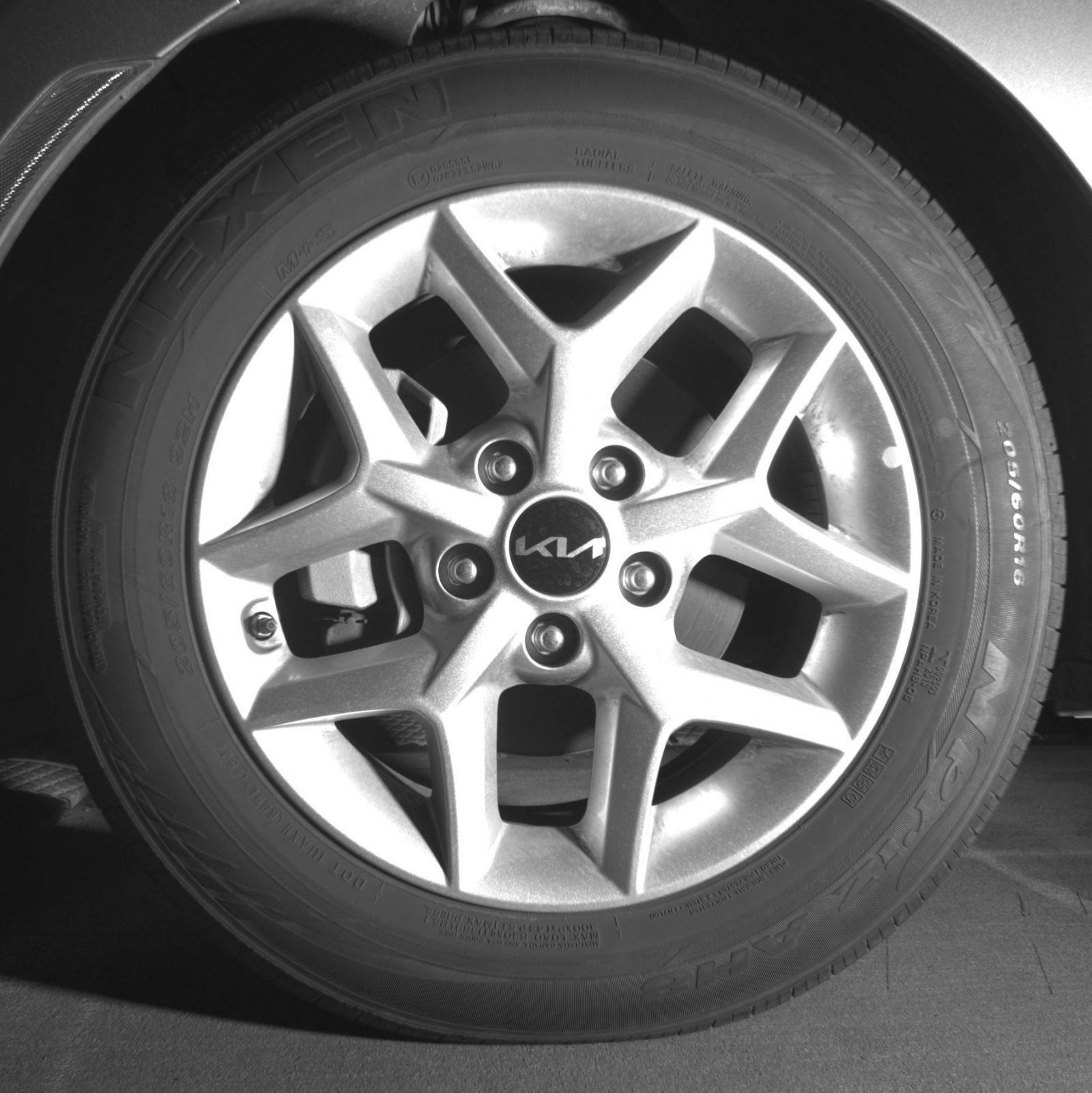 Used 2025 Kia Soul LX w/ LX Technology Package FWD image 14