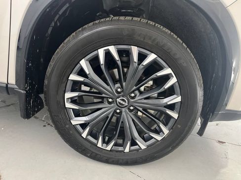Used 2025 Nissan Rogue Platinum AWD/4WD image 18