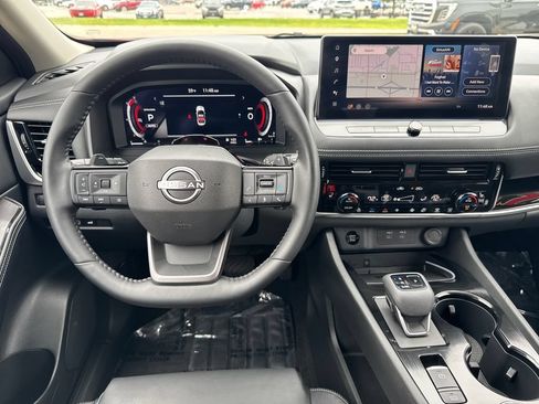 Used 2025 Nissan Rogue SL w/ Tech Package AWD/4WD image 19