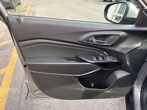 Used 2025 Chevrolet Trax LT w/ LT Convenience Package image 20