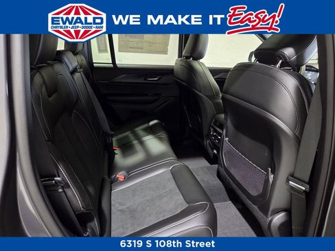 New 2025 Jeep Grand Cherokee Altitude image 7