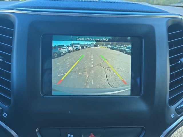 Used 2020 Jeep Cherokee Latitude Plus w/ Cold Weather Group AWD/4WD image 23