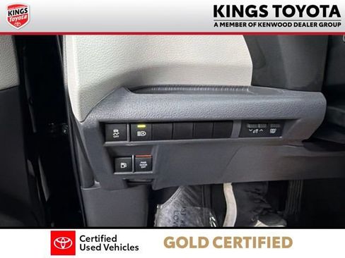 Used 2023 Toyota Sienna XLE FWD image 31
