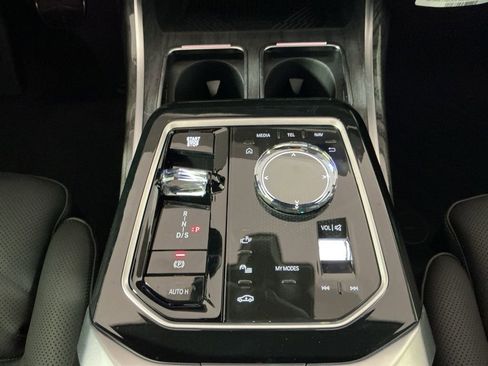 Certified 2025 BMW 740i w/ Premium Package RWD image 13