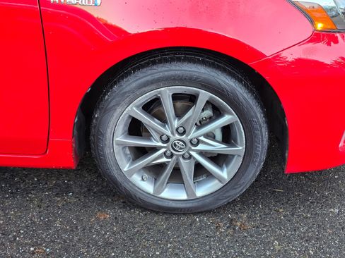 Used 2016 Toyota Prius V Five image 9