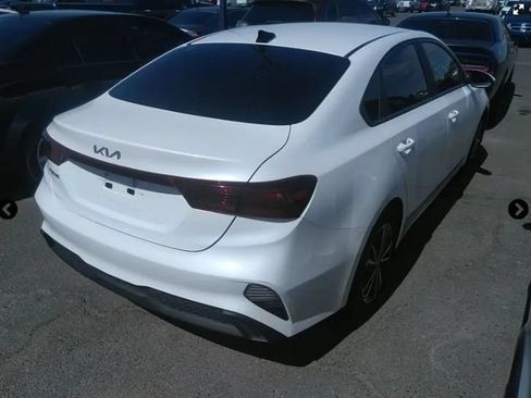 Used 2022 Kia Forte LXS w/ LXS Technology Package FWD image 3