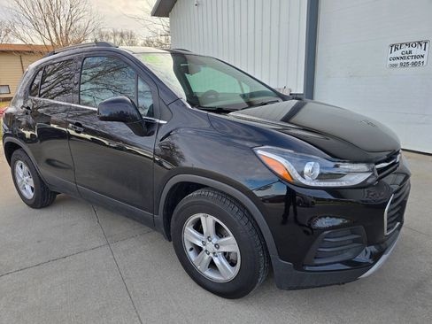Used 2020 Chevrolet Trax LT FWD image 1