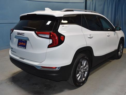 Used 2024 GMC Terrain SLT image 25