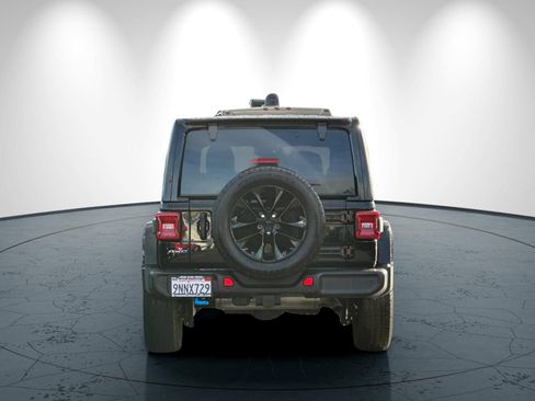 Used 2024 Jeep Wrangler Unlimited Sahara w/ Technology Group AWD/4WD image 5