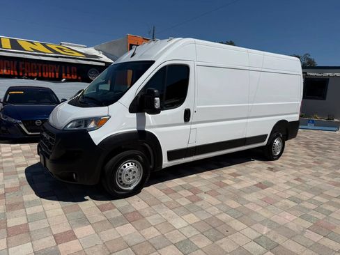 Used 2025 RAM ProMaster 2500 w/ Convenience Group FWD image 3