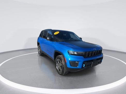 Used 2022 Jeep Grand Cherokee Trailhawk w/ Luxury Tech Group III image 3