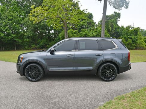 Used 2022 Kia Telluride SX w/ SX Prestige Package AWD/4WD image 2