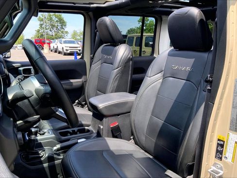 Certified 2022 Jeep Wrangler Unlimited Sahara w/ Cold Weather Group AWD/4WD image 8