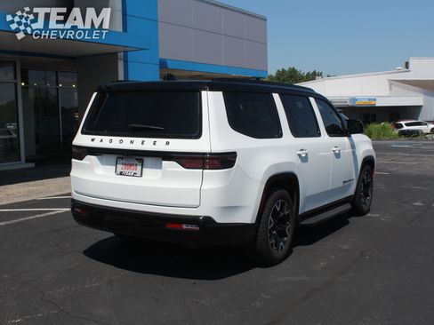 Used 2025 Jeep Wagoneer Series II AWD/4WD image 4