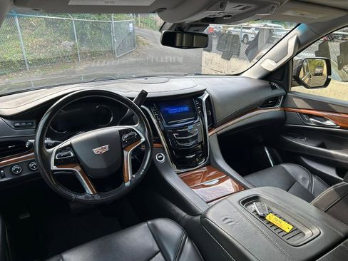Used 2018 Cadillac Escalade ESV Luxury AWD/4WD image 15