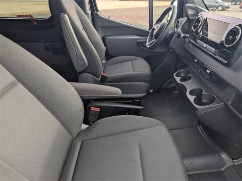 Used 2025 Mercedes-Benz Sprinter 2500 image 11