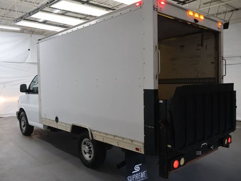 Used 2017 Chevrolet Express 3500 RWD image 5