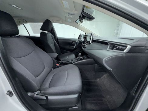Used 2021 Toyota Corolla LE image 11