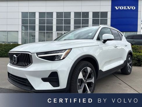 Certified 2025 Volvo XC40 B5 Core AWD/4WD image 1