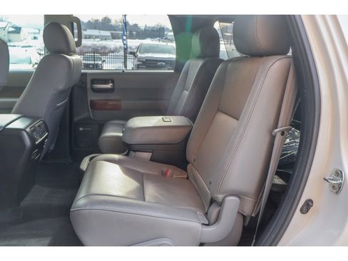 Used 2018 Toyota Sequoia Platinum image 17