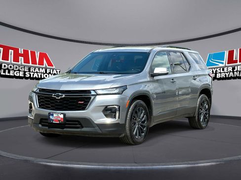 Used 2023 Chevrolet Traverse RS image 1