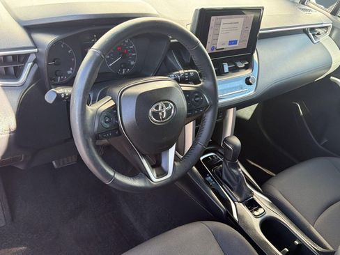 Certified 2023 Toyota Corolla Cross LE w/ Moonroof Package image 4
