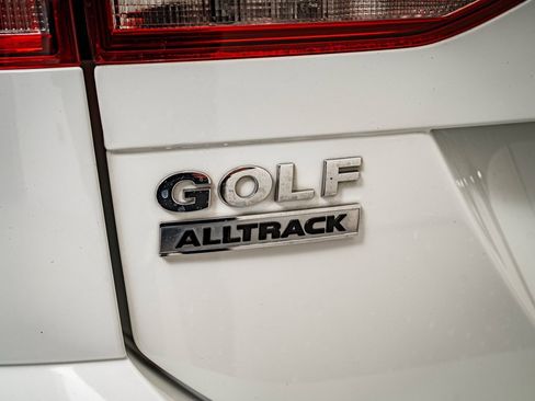 Used 2017 Volkswagen Golf Alltrack SE image 16