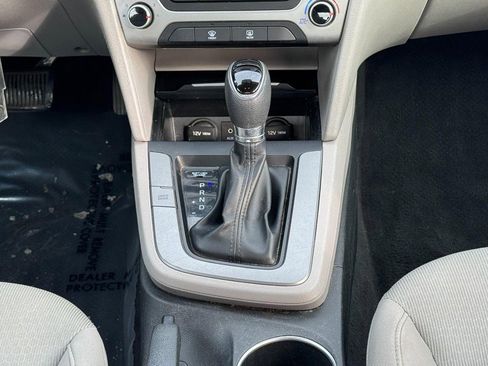 Used 2017 Hyundai Elantra SE image 14