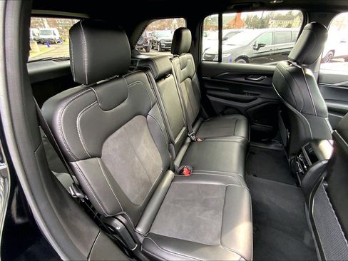 Certified 2025 Jeep Grand Cherokee Altitude image 18